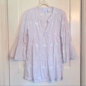 Stylish cotton tunic with white flower embroidery